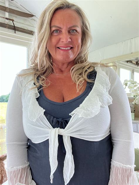 curvy milf nackt|naked curvy milf Search